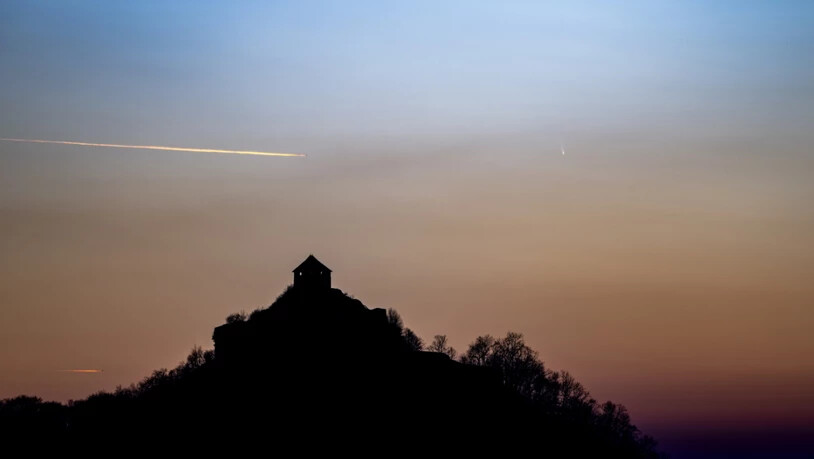 Ein Asteroid ist ein Gesteinsbrocken, der durchs All zieht. (Archivbild)