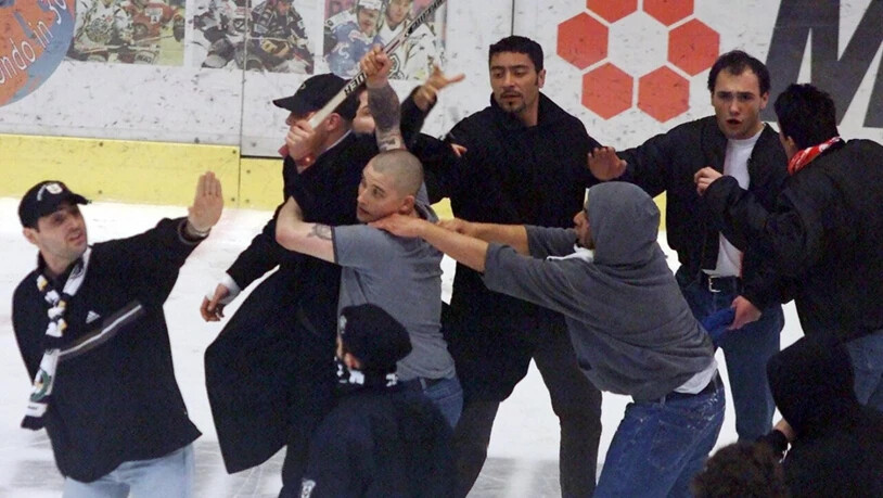 Die Schande von Lugano, als randalierende Fans 2001 eine würdige Meisterfeier des ZSC unmöglich machen: 2:1 nach Verlängerung