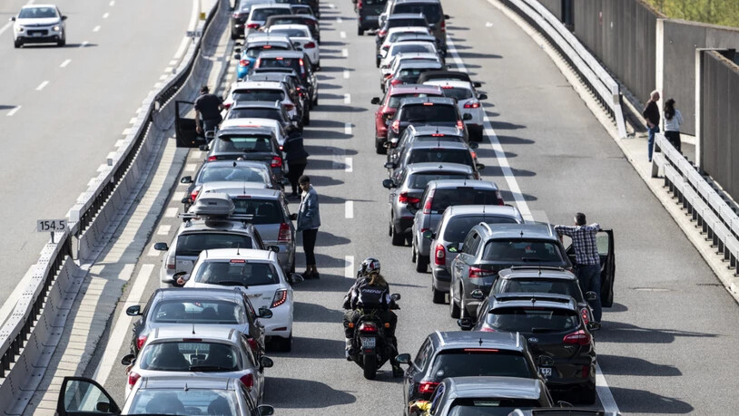 Am Tag der Arbeit stauten sich die Fahrzeuge zwischen Erstfeld und Göschenen auf bis zehn Kilometern. (Archivbild)