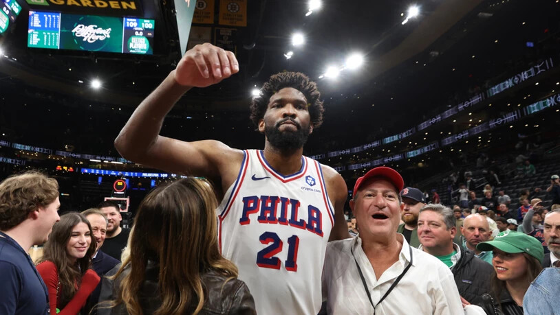 Joel Embiid, der beste Skorer der Philadelphia 76ers, lässt sich feiern