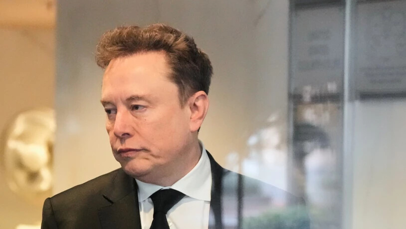 Elon Musk meldete beim Twitter-Kauf zu spät das Überschreiten einer wichtigen Beteiligungsmarke. Die Börsenaufsicht zog vor Gericht - und ist nun bereit, die Klage mit einem Vergleich enden zu lassen. (Archivbild)