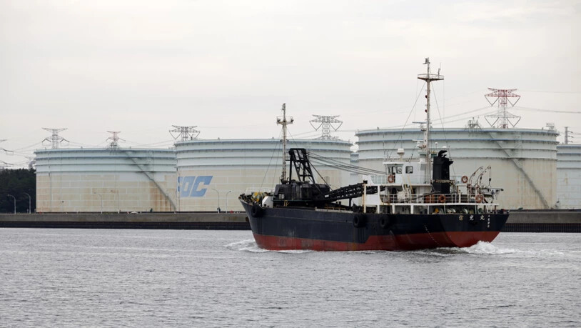 Rohöl-Reservetanks bei Tokio. (Archivbild)