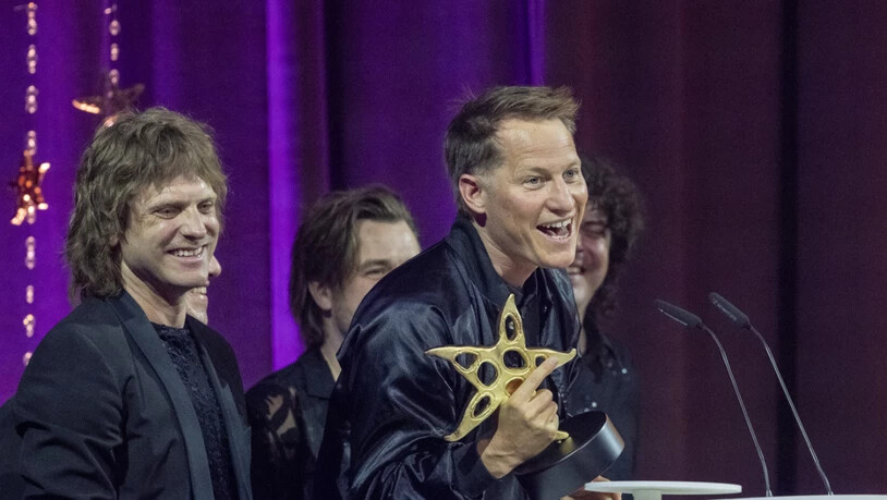 Gerade erst hat die Rockpopband Hecht einen Prix Walo gewonnen. Und nun haben sich die Luzerner auch am Ballermann auf Mallorca mit einem deutschen Musiker und Influencern geeinigt. Denn dort gab es Streit um eine Version ihres Songs "Mon Amour".