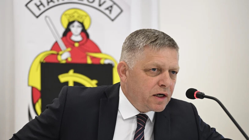 ARCHIV - Robert Fico, Ministerpräsident der Slowakei, eröffnet eine Regierungssitzung. Foto: Radovan Stoklasa/TASR/dpa