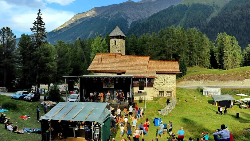Hier soll man wieder feiern dürfen: Das Chapella Open Air im Engadin geht von einer Durchführung aus, so wie hier 2019.