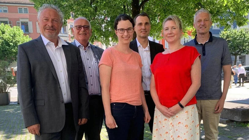 Der erneuerte und erweiterte Verwaltungsrat der Braunwaldbahn von links nach rechts: Andrea Bettiga (Präsident), Markus Kägi, Nina Vuillemin, Thomas Fischli, Simone Eisenbart (Sekretariat), Rudolf Dietz. Auf dem Bild fehlt Nadja Künzli 