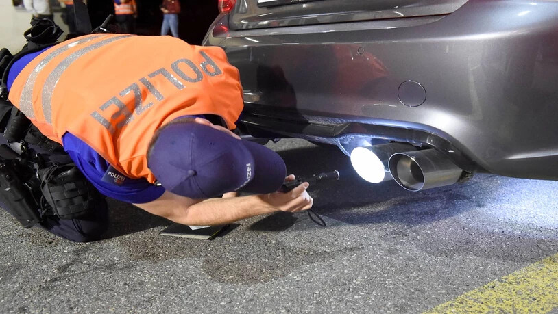 Die Stadtpolizei Chur hat am Wochenende drei Autos wegen unerlaubter Manipulationen an der Auspuffanlage stillgelegt.