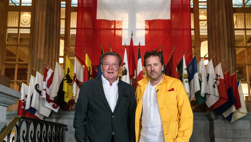 Gerhard Schröder und Christian J. Jenny beim Treffen in St. Moritz (von links).