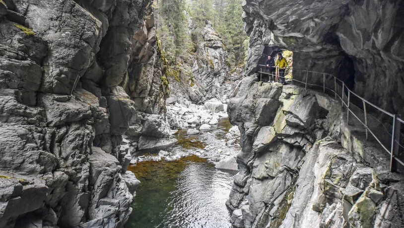 Wasser und Fels: Auch die Roflaschlucht bei Andeer gehört zu den Schauplätzen in «Passland Viamala».