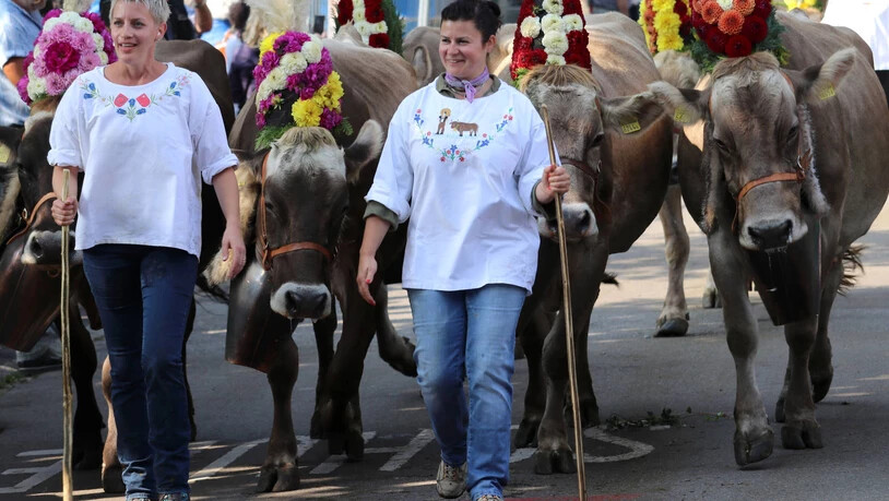 In Näfels erwartet die Sennten Speis und Trank und ein Alphornständchen.