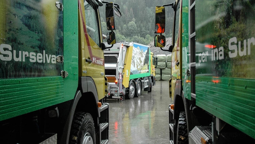 Die Lastwagen bleiben im Einsatz: Den Kehrichtsammeldienst in der Surselva übernimmt für weitere zehn Jahre die MC Transports SA.