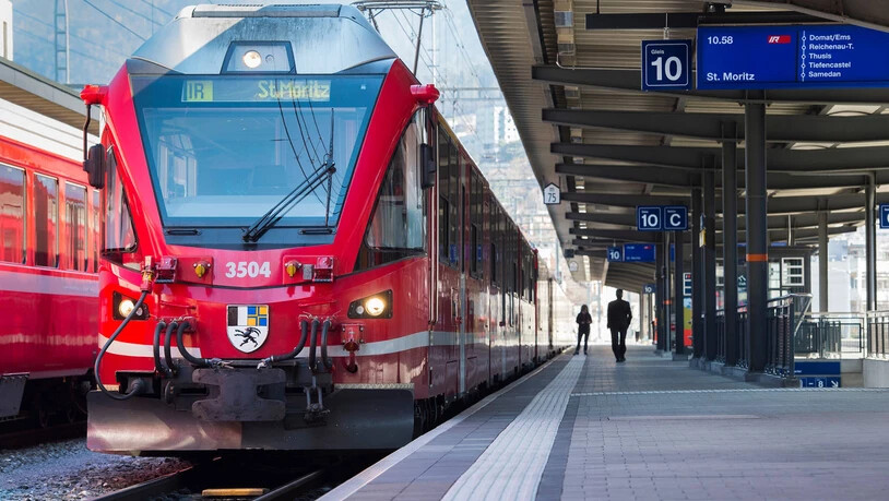 Die vermisste Frau wurde am Bahnhof Chur angetroffen und zurück zu ihrer Familie gebracht.