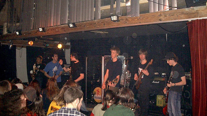 Unscharfe Erinnerungsstücke: Ein Auftritt der Kantiband Braining Bones vor 16 Jahren.