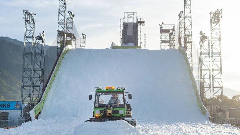 Die Aufbauarbeiten für das Big-Air-Festival in Chur sind in vollem Gange. 
