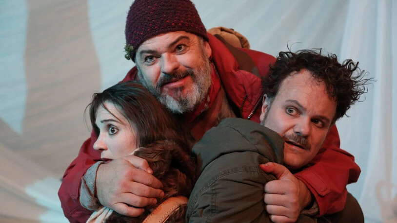 Überlebenskampf im ewigen Eis: Charlotte Engelbert (links), Christian Sprecher (Mitte) und Julian M. Grünthal im Stück «Piz Palü» in der Klibühni Chur.