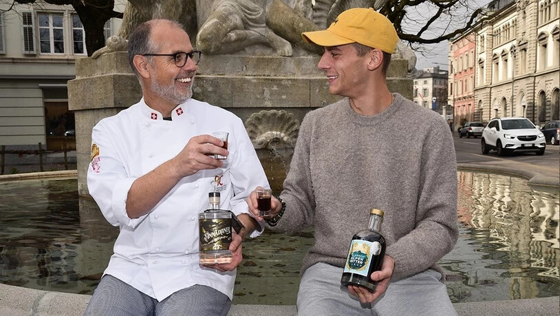 Die beiden Destillate überzeugen die Jury. Der Glarner Alpenbitter und der Ännädaner Brot-Gin schaffen es auf das Podest.