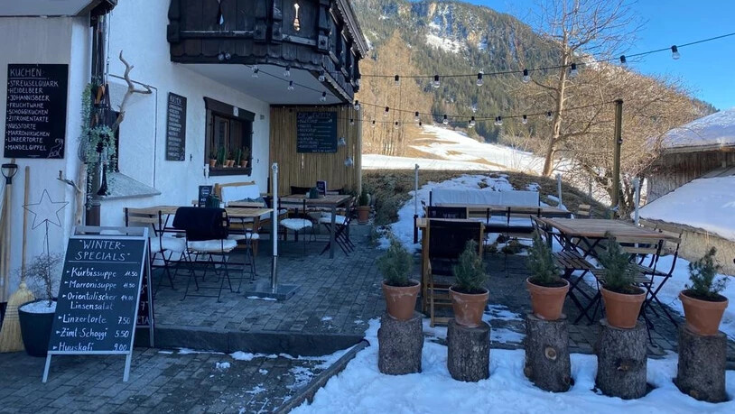 Eher was für den Sommer: Vor und neben dem Café hat es Aussenplätze.