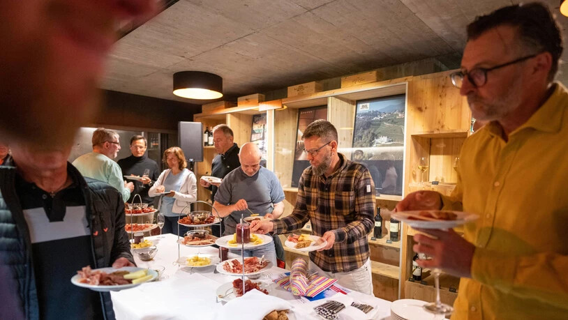 Köstlichkeiten: Zur Feier des Tages wird ein Apéro veranstaltet. 