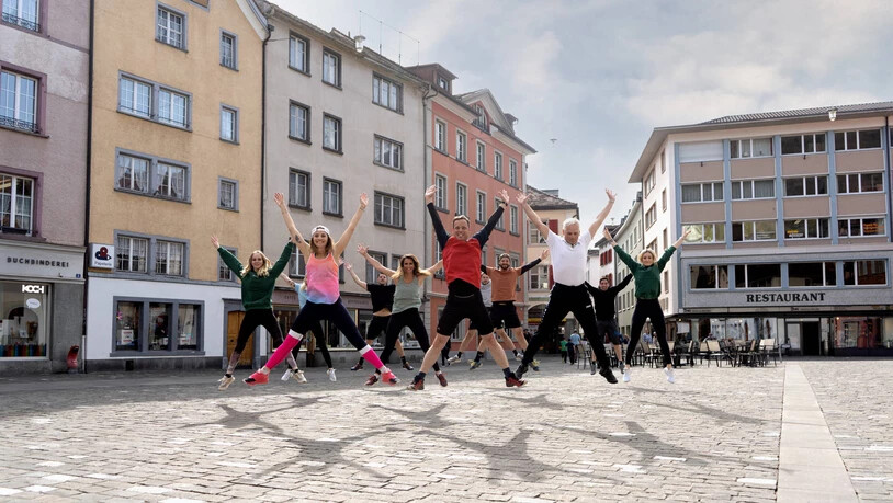 Hoch hinaus: Die Mitglieder des Vereins Fitamin freuen sich auf das bewegte Programm im Mai.