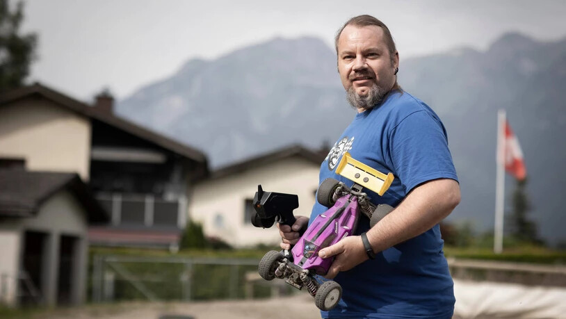Seine Leidenschaft: Andy Zweifel ist begeistert von ferngesteuerten Autos und ... 