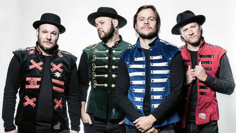 Musikalischer Höhepunkt der Dorfart: die Churer Band 77 Bombay Street.