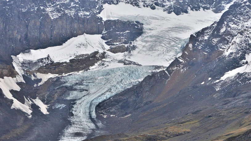 Sichtbar kleiner: Das Eis des Bifertenfirn schmilzt, wie die drei Bilder zeigen, die Fridolin Walcher in den Jahren 2014