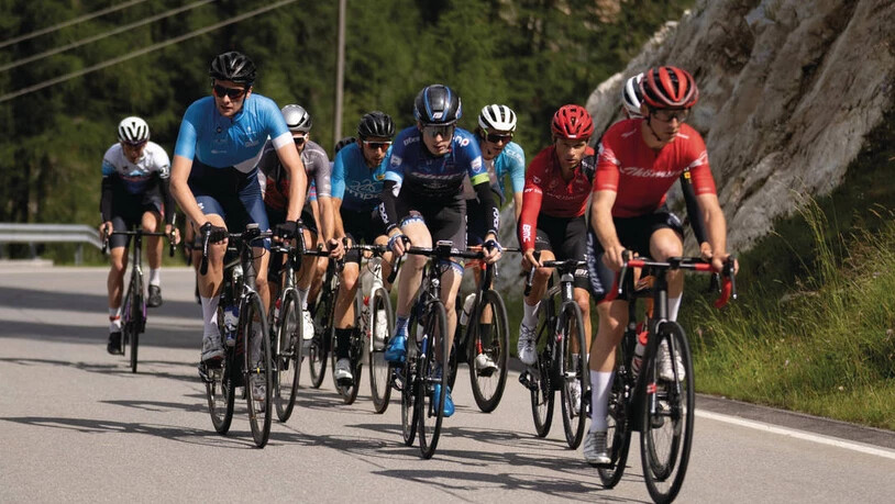 Hoch nach oben: Am 14. August treten Radsportfans von nah und fern in die Pedalen, um nach Juf zu gelangen. 