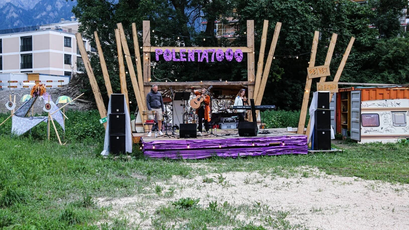 Für Musik ist gesorgt: Auf der Bühne finden verschiedene Konzerte statt. An diesem Wochenende gibt es einen Day Dance.