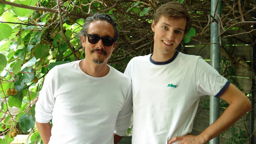 Alte Bekannte: Roger Rhyner (links) und Nicolas Ferndriger erzählen von ihren Erfahrungen, die sie mit dem Wettbewerb «Glarus schreibt» gemacht haben. 