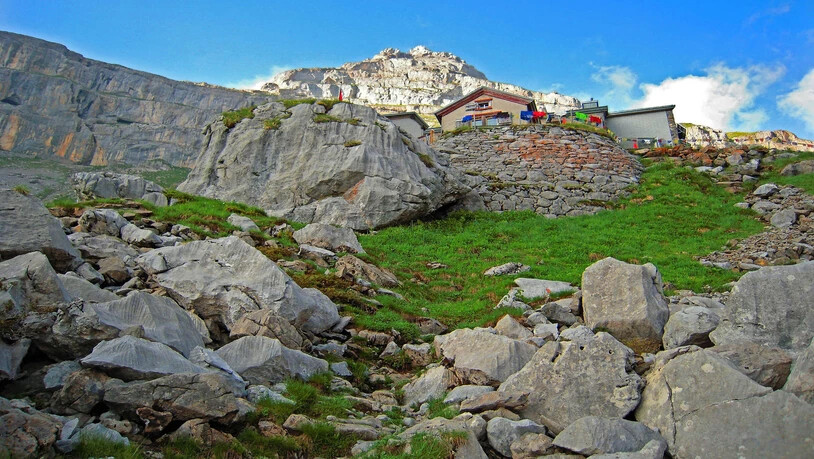 Sicher: Auch die Glärnischhütte steht, trotz einer gewissen Steinschlaggefahr, auf festem Untergrund.