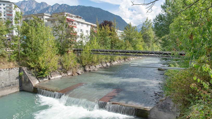 Blick von der Felsenaustrasse: Am Standort der alten Rohrbrücke soll gemäss Plan die neue Plessurbrücke zu stehen kommen; an der Austrasse, die sie verlängern soll, wollen die Anwohner aber nichts davon wissen. 