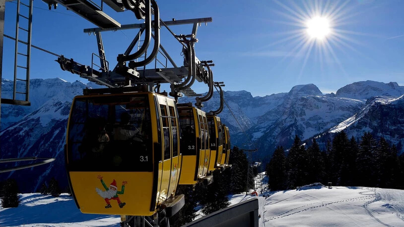 Energieknappheit: Die Sportbahnen Braunwald wollen Strom sparen. Trotzdem muss der Preis für eine Tageskarte leicht erhöht werden.