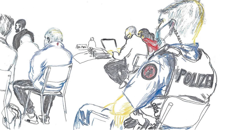 War es versuchter Mord? Die erstinstanzliche Verhandlung vor dem Kantonsgericht fand unter den wachsamen Augen der Polizei statt.