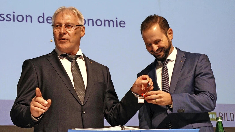 Schlüsselübergabe: Roland Goethe übergibt das Präsidium an Nicola Roberto Tettamanti.