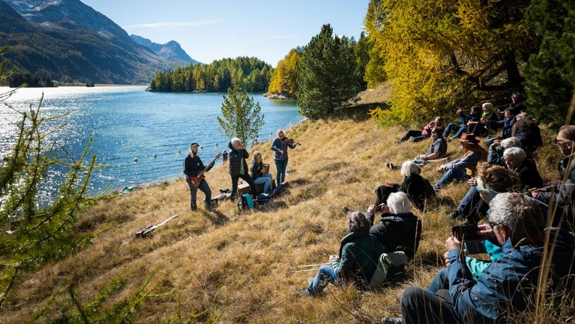 Verschiedene Klänge: Herbstliche Stimmung ist an der Stubete am Silsersee garantiert.