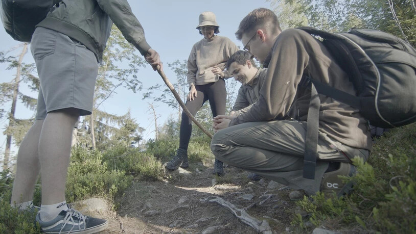 Vier Junge mit einer Vision: Das Start-up-Unternehmen Synature möchte in Zukunft Wildhütern und Wildhüterinnen mittels Mikrofonen die Arbeit erleichtern. 