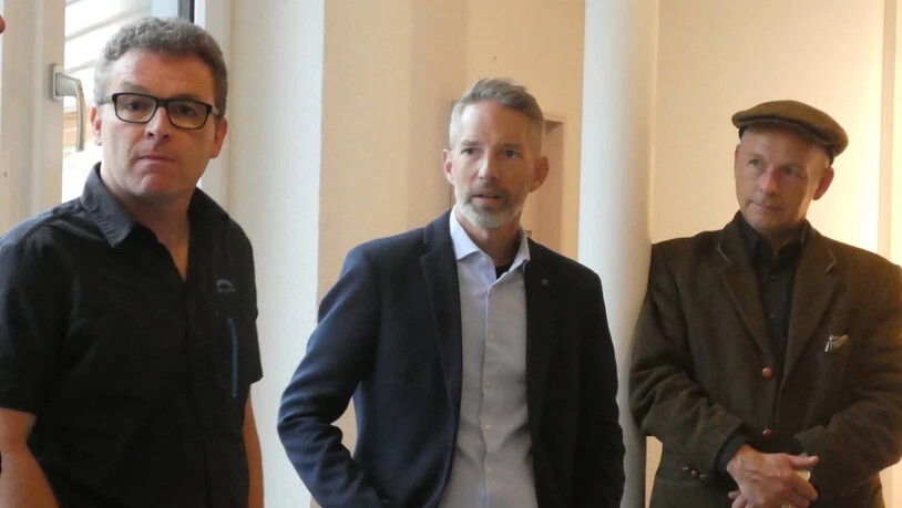 Auch Teil des Projekts: Harry Keel (von links) ist Geschäftsführer der IG Tektonikarena Sardona, Oliver Galliker Präsident von Glarus Nord Tourismus und Mirko Slongo Ressortverantwortlicher Gesundheit, Jugend und Kultur der Gemeinde Glarus Nord.