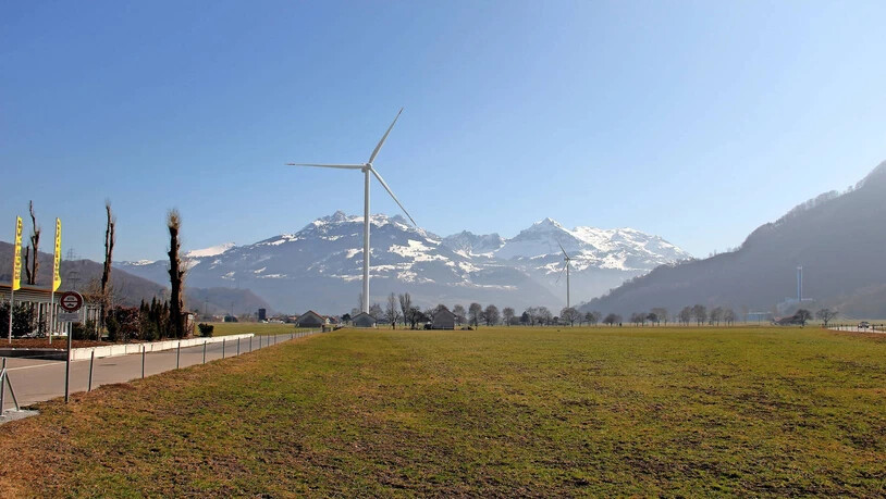 So ist es schon seit zehn Jahren geplant: Die ursprünglichen Projektentwickler zeigen in einer Visualisierung von 2012, wie die Windräder zwischen Bilten und Niederurnen in der Linthebene stehen könnten.