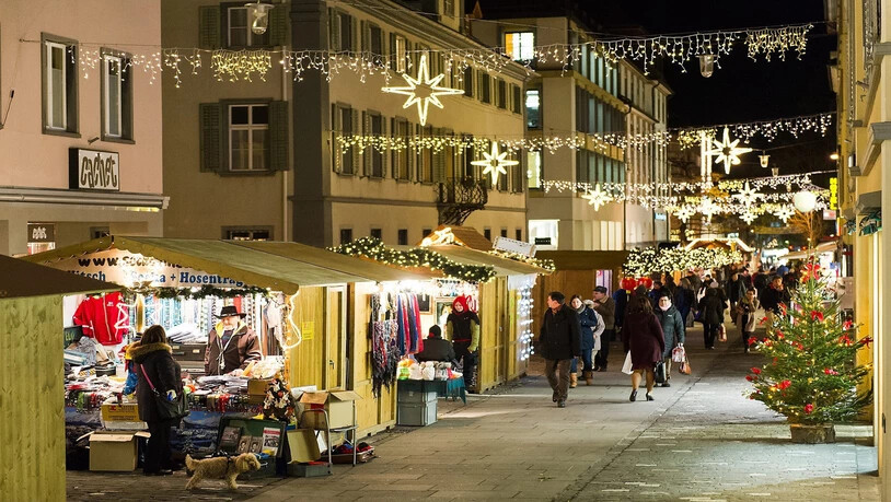 Ein Lichtlein brennt: Der Christkindlimarkt wird auch in diesem Jahr nicht ohne Weihnachtsbeleuchtung auskommen müssen.