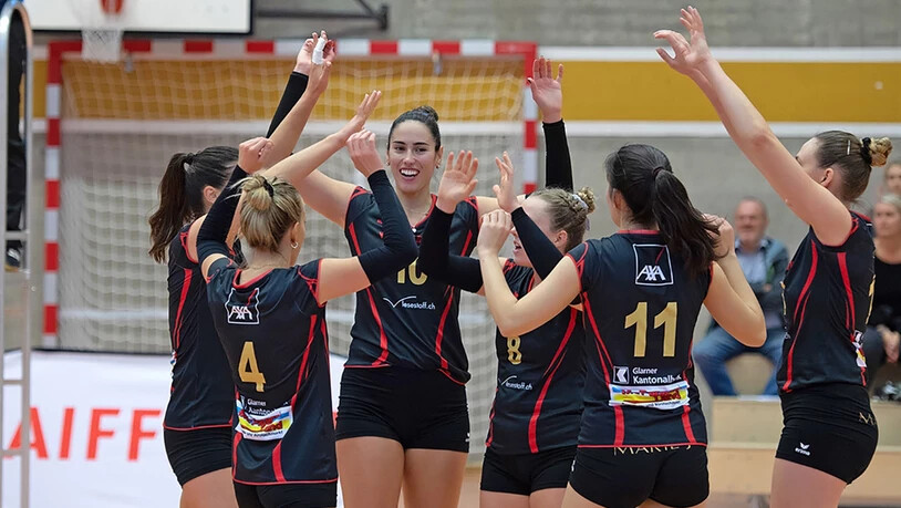 Erfolgsbilanz: Die Spielerinnen von Glaronia haben in dieser NLB-Saison viel Grund zu feiern. Gegen Therwil holen sie im achten Spiel den achten Sieg und stehen mit dem Punktemaximum an der Tabellenspitze.