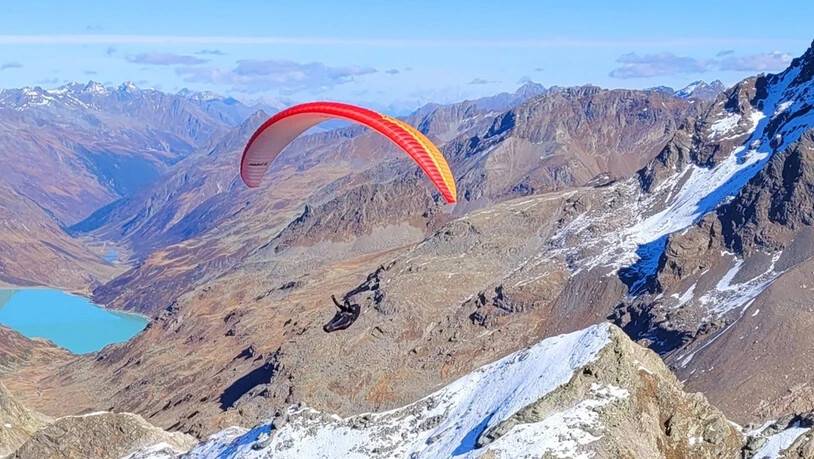 Was für eine Aussicht: Die Glarner Gleitschirmflieger blicken insgesamt auf eine zufriedenstellende Saison zurück. 