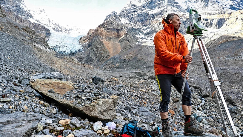 Zum Weinen: Der Gletschervermesser Hanspeter Klauser beobachtet für die ETH …