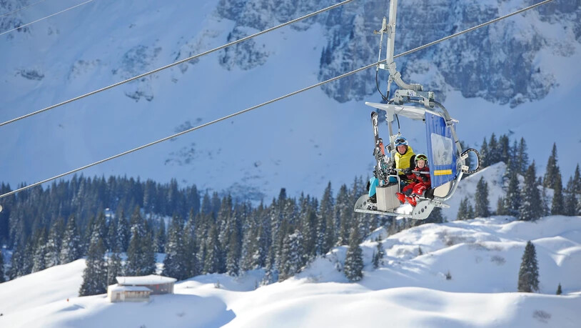 Trotz teils teureren Tageskarten: Noch immer haben die Wintersportler im Glarnerland, wie hier in Braunwald, gut lachen.