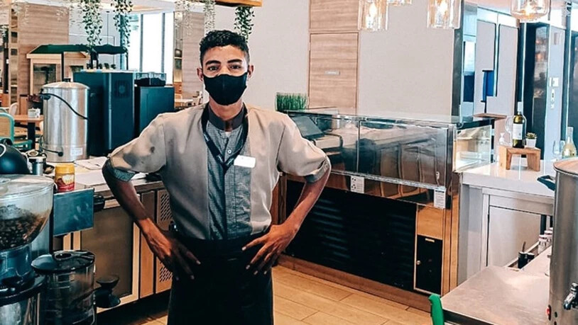 Der ehemalige Schüler von Jonas Müller, Melando, absolviert ein Praktikum im «Hilton» in Jakarta.