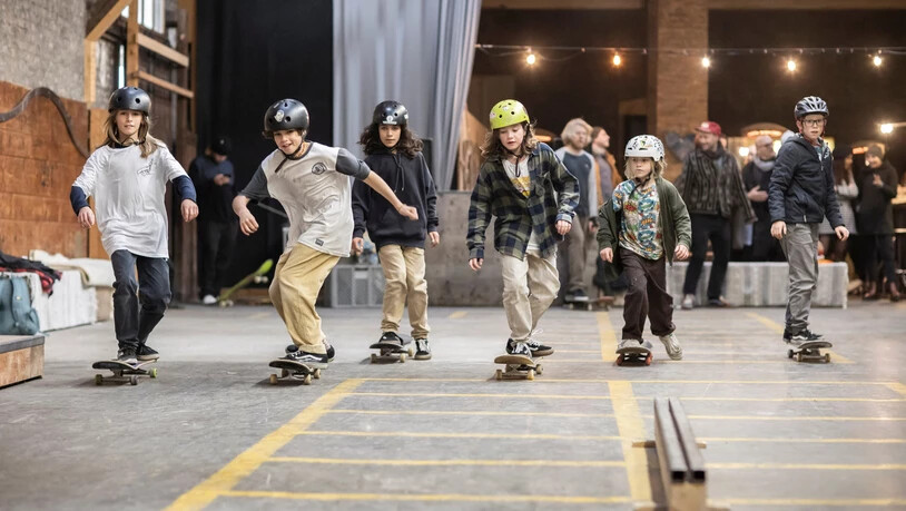 Geskatet wird natürlich auch: Der Güterschuppen in Glarus ist gleichzeitig Ausstellungsraum und Skatepark. 