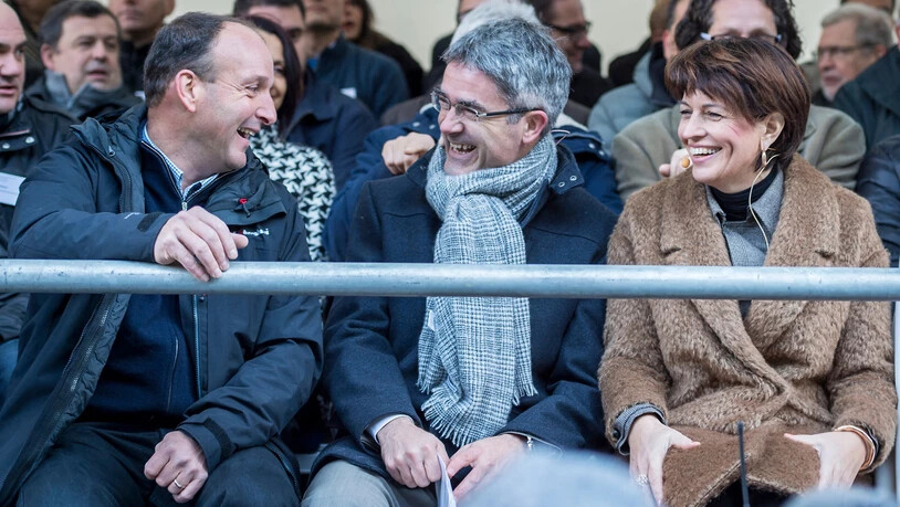 Spass auf der Arbeit: Cavigelli mit dem ehemaligen Bürgermeister von Roveredo, Alessandro Manzoni (links) und der ehemaligen Bundesrätin Doris Leuthard an der Eröffnung der Umfahrung Roveredo im Jahr 2016.