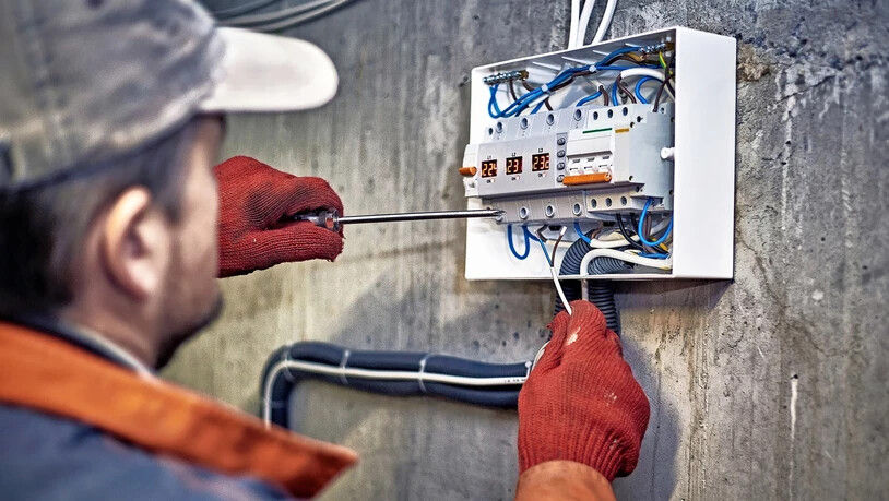 Eine Leitung zu viel: Zwischen der Paritätischen Landeskommission der Elektrobranche und dem Bündner Ableger kam es zu einem Austausch heikler Dokumente, der nicht hätte stattfinden dürfen. 