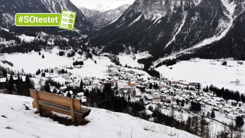 Hoch oben: Vom Panoramaweg aus erhält man einen weiten Ausblick auf das Dörfchen Bergün und das umliegende Bergpanorama.