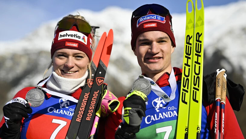 Strahlen um die Wette: Amy Baserga und Niklas Hartweg präsentieren ihre EM-Silbermedaillen.