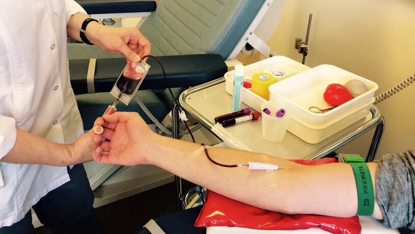 Stich mit grosser Wirkung: Blutspenden dauert nicht lange, kann aber Menschenleben retten.